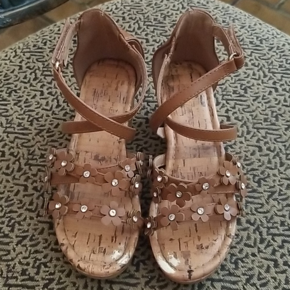 American Eagle girls size 1 wedges flower rhinesto